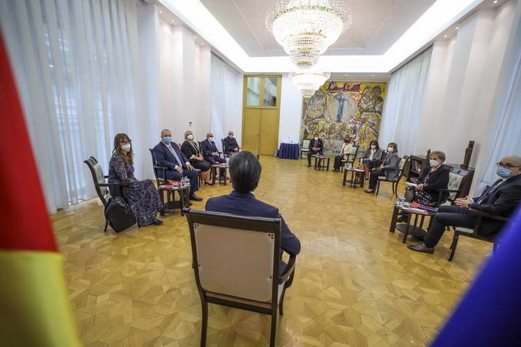 Средба на претседателот Пендаровски со новоименуваните амбасадори пред нивното заминување на должностите