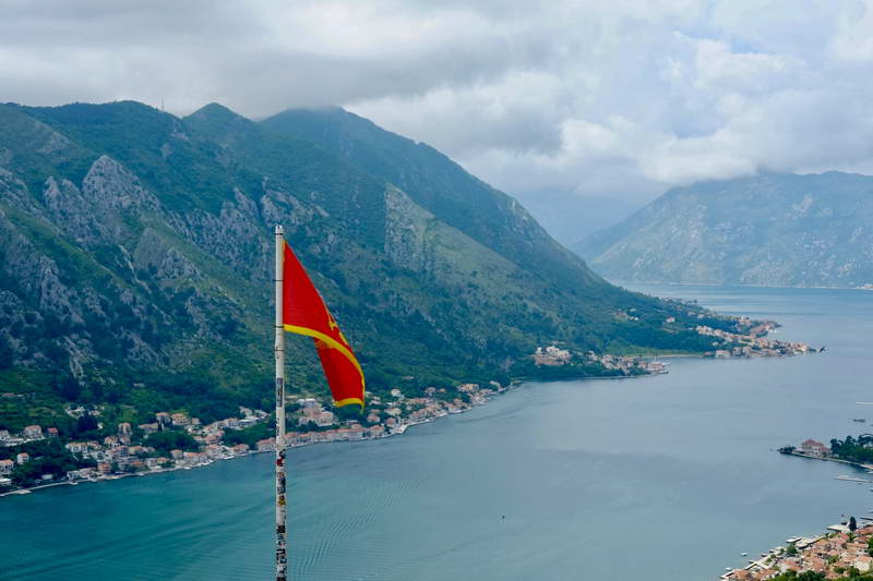 Во Црна Гора поригорозни услови за влез во земјата од 2 јануари