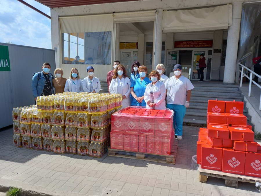 Витаминка донира пакети производи за 450 здравствени работници