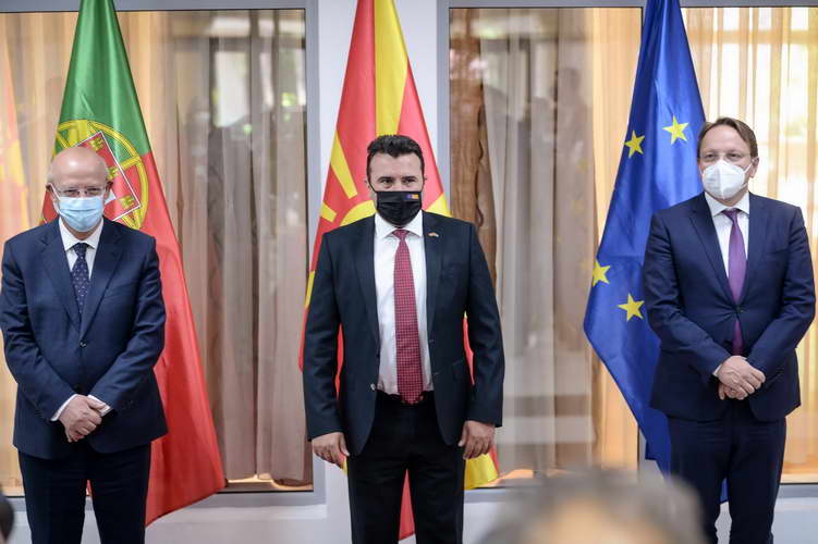 Заев за предлог решенијата на Силва и Вархеји: Имаме добра основа за отстранување на пречките за отворање на преговорите со решение кое не задира во македонските идентитетски прашања