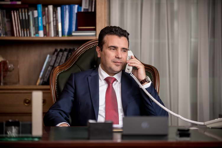 Премиерите на Северна Македонија и Бугарија, Заев и Јанев имаа телефонски разговор - Дијалогот носи решенија