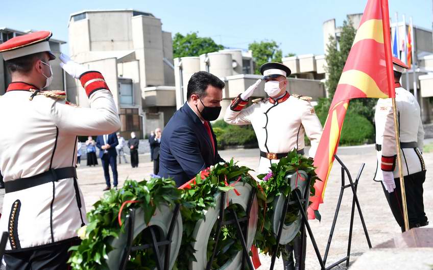 Владина делегација предводена од премиерот Заев положи цвеќе по повод Денот на сесловенските просветители Св. Кирил и Методиј