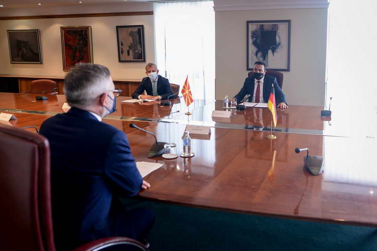 Средба на премиерот Заев со германскиот државен министер за Европа Рот: Германија го поддржува напредокот на Република Северна Македонија во евроинтеграциите