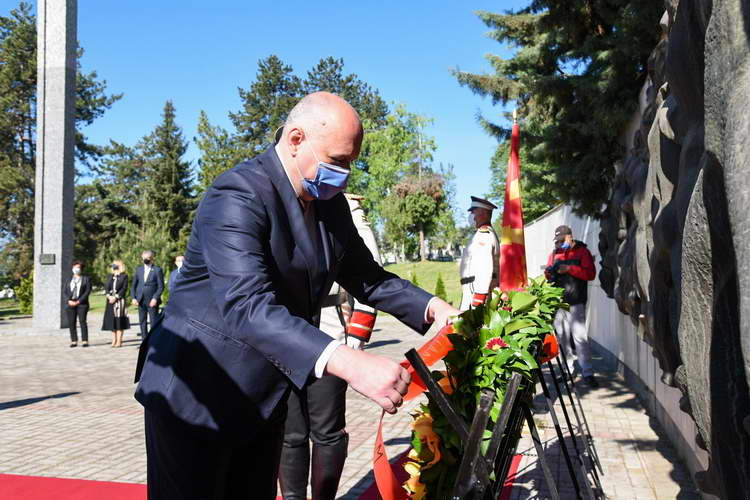 Делегација од Кабинетот на Претседателот положи цвеќе по повод 9 Мај, Ден на победата над фашизмот и Ден на Европа