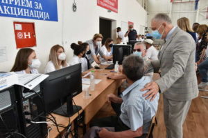 Прв ден од масовната вакцинација во прилепскиот пункт, граѓаните задоволни