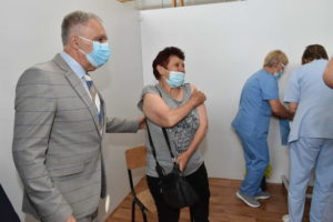 Прв ден од масовната вакцинација во прилепскиот пункт, граѓаните задоволни