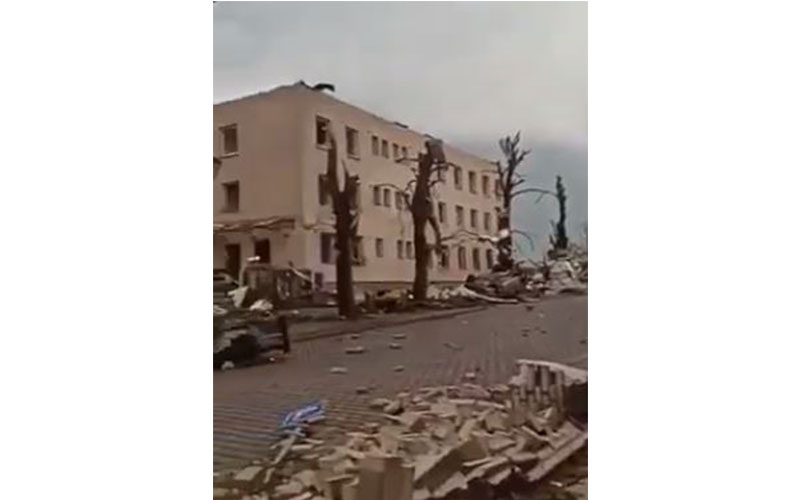 (ВИДЕО) Разорно торнадо однесе најмалку четири животи и остави пустош во Чешка