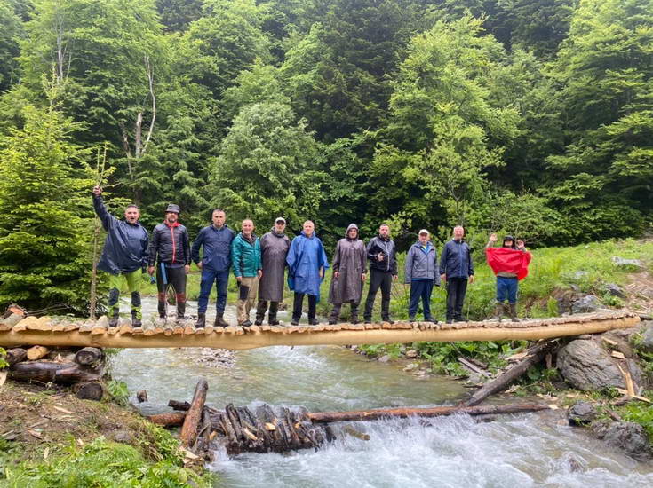 Планинари изградија мост преку Лешничка река, на местото на оштетениот