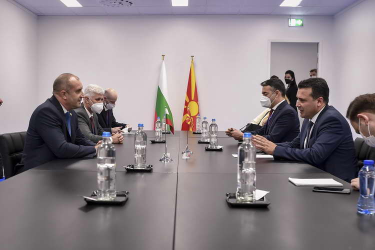 Заев и Радев во Брисел разговараа за перспективата за постигнување на реален исчекор во процесот на европската интеграција на Република Северна Македонија