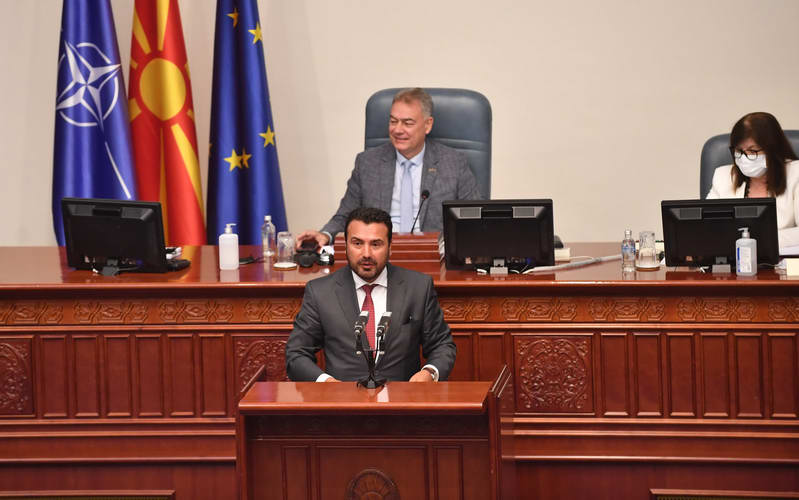 Премиерот Заев од седницата за пратенички прашања во Парламентот: Прв, втор ешалон, државни службеници, сите, внимавајте - законите за борба против корупцијата важат за сите