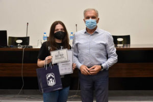 Дипломи и вредносни ваучери за првенците на генерација од основните и средните училишта во општина Прилеп