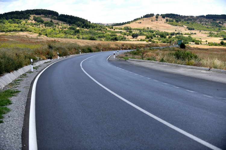 Заев и Бочварски на патот Пробиштип-Крупиште: Изградбата и рехабилитацијата на патиштата е приоритет заради поврзување на регионите и за побрз економски развој