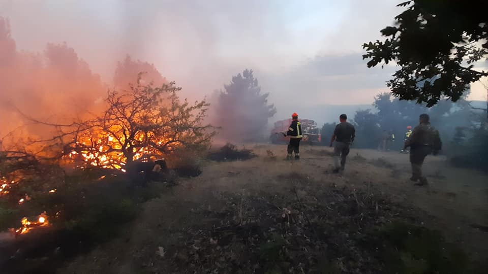 Ангелов: Спречено ширењето на пожарот над селото Будинарци