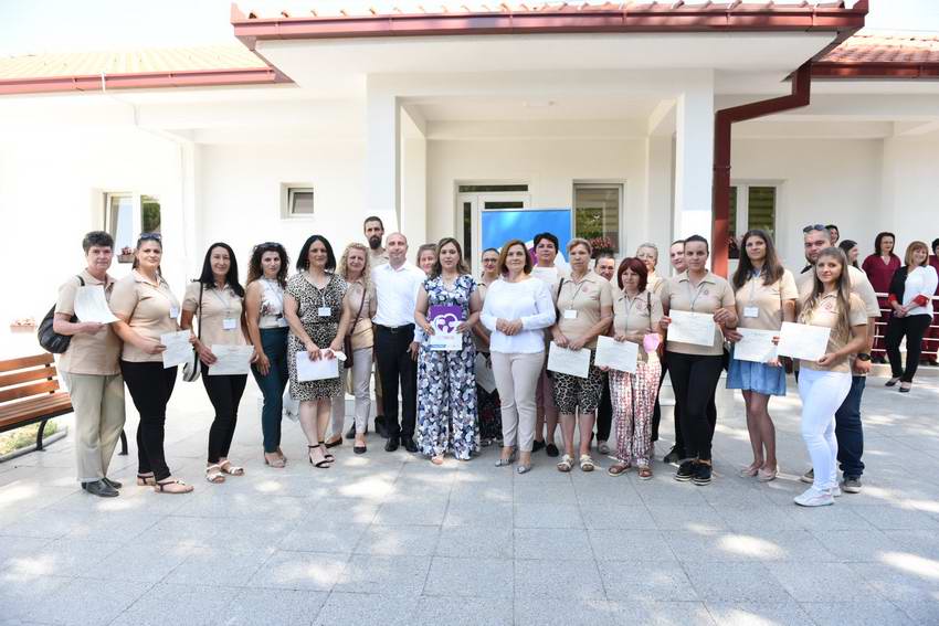 Шахпаска: Услугата помош и нега во домот ќе ја добиваат 60 стари лица од Општина Берово, за нив ќе се грижат 20 негуватели од Домот за стари лица „Д-р Иван Влашки“