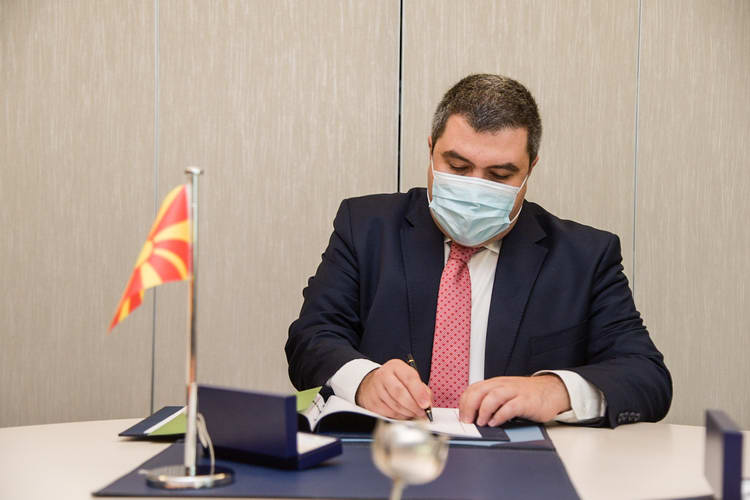 Маричиќ во Стразбур ја потпиша Конвенција за борба против фалсификување лекови и Протоколот 16