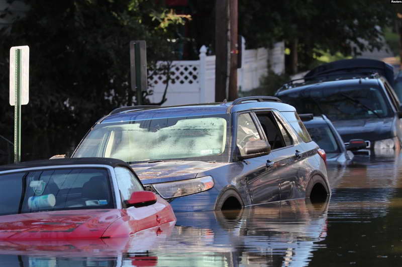 Во поплавите предизвикани од бурата Ида загинаа над 40 луѓе