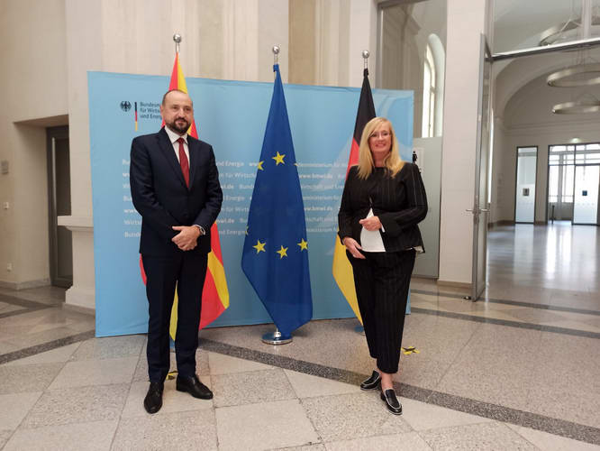 Вицепремиерот Битиќи на средба со државната секретарка во германското федерално министерство за економија и енергетика Доер Вос – Германија е најголем трговски партнер на Северна Македонија, заеднички работиме на уште посилно економско поврзување
