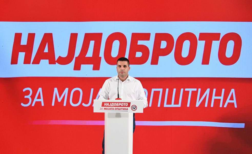 Николовски: Македонската демократија имаше мирен, достоинствен изборен ден, им честитаме на граѓаните и институциите