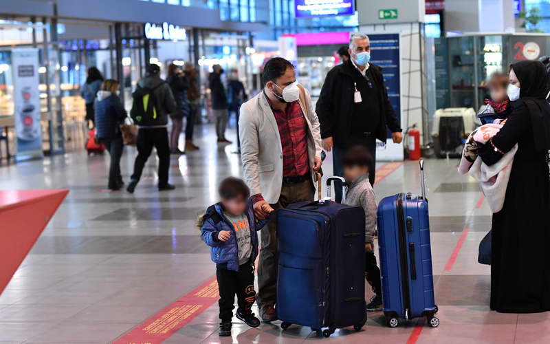 Привремениот престој во Македонија заврши за уште 27 граѓани на Авганистан, траен престој им обезбеди Ирска