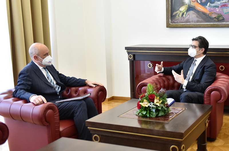 Средба на претседателот Пендаровски со евроамбасадорот Гир