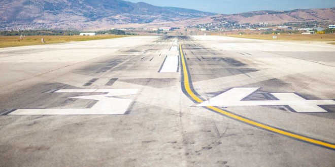 Поради рехабилитација на пистата, скопскиот аеродром ќе работи од 17:30 до 9 часот наутро од март до мај 2022
