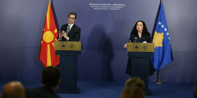 Пендаровски на прес-конференција со косовската претседателка Османи: Подготвени сме да придонесуваме за инфраструктурно развиен и економски просперитетен регион