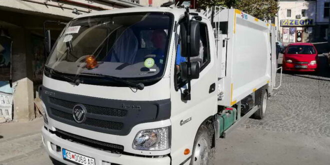 Камион за отпад и теренско возило за општина Крушево