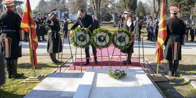 Владина делегација положи цвеќе на гробот на претседателот Глигоров по повод 10-годишнината од неговото упокојување