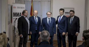 Премиерите Ковачевски и Петков го посетија новоотвореното дописништво на МИА во Софија