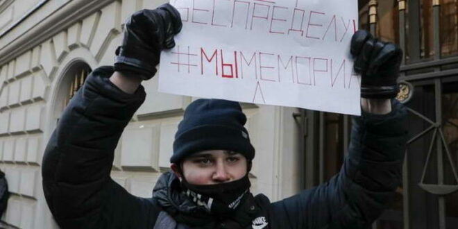 Рускиот суд нареди затворање на групата за човекови права „Меморијал“