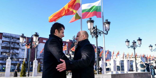 Премиерот Ковачевски го пречека бугарскиот премиер Петков на првата официјална посета на нашата земја