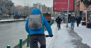 Снег во Скопје: Улиците проодни, велосипедските и пешачките патеки останаа неисчистени [фото]