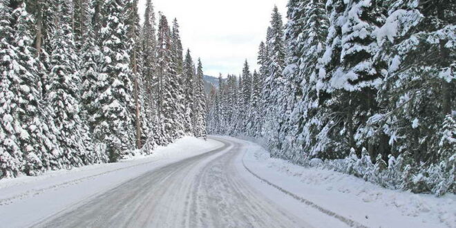 АМСМ: Поради врнежи од снег, забранет сообраќај за камиони на превојот „Стража“ и патниот правец Маврово-Дебар