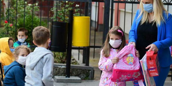 Кој контролира дали се почитува одлуката за целосна вакцинација на децата против голема кашлица?