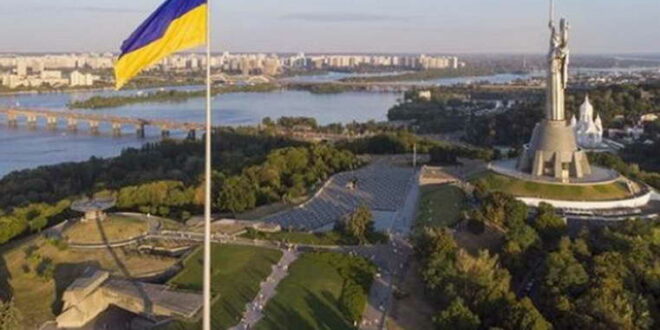 Во Киев поделени 18.000 автоматски пушки на доброволци да се вклучат во одбраната