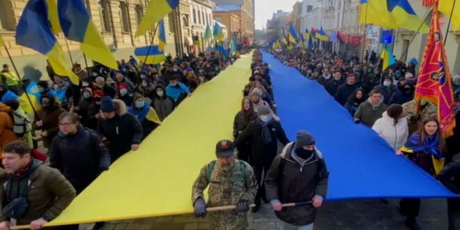 Илјадници Украинци маршираа против заканата од руска инвазија