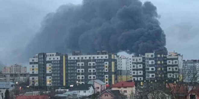 Нападнат аеродромот во Ивано-Франковск, истрелани проектили кон Меѓународниот центар за мир и безбедност во Лавов