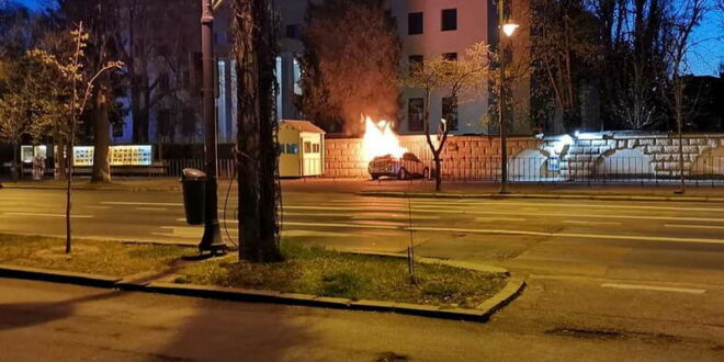 Автомобил удри во оградата на руската амбасада во Букурешт
