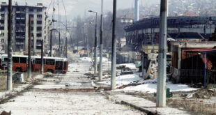 Сараево одбележа 30 години од почетокот на опсадата во која животот го загубија 11.541 лице [галерија]