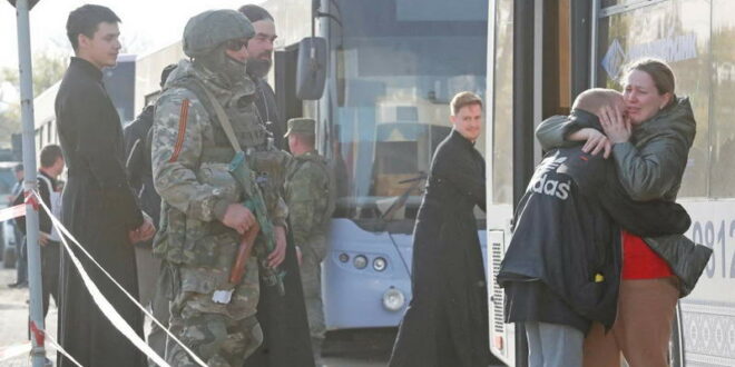 Украинските цивили евакуирани од Мариупол се очекува да пристигнат во Запорожје