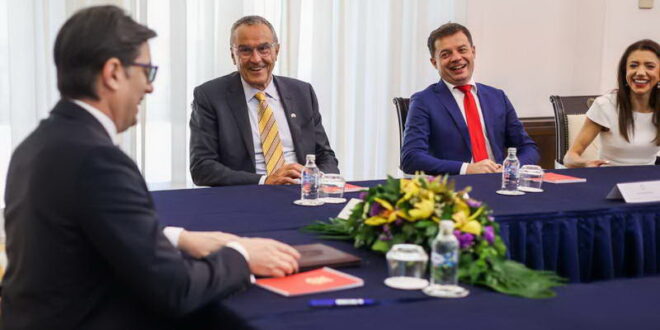 Средба на претседателот Пендаровски со Мајк Зафировски и претставници на „Македонија 2025“
