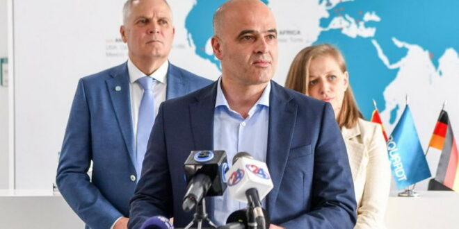 Ковачевски: Градоначалниците на ВМРО-ДПМНЕ да почнат да работат, уцени не прифаќам