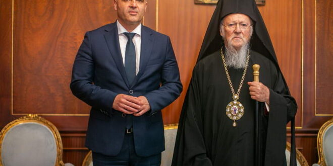 (Видео) Ковачевски: Честитки за македонскиот народ кој со прифаќањето на Охридската Архиепископија за канонска црква гордо стои во заедницата на православните цркви