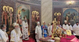Српскиот патријарх Порфириј го додели томосот за автокефалност на МПЦ-ОА