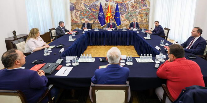 Во претседателскиот кабинет започна седницата на Советот за безбедност