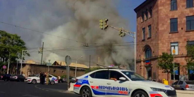 Најмалку шестмина загинати, а 16 се уште се водат како исчезнати во пожарот на пазарот во Ереван
