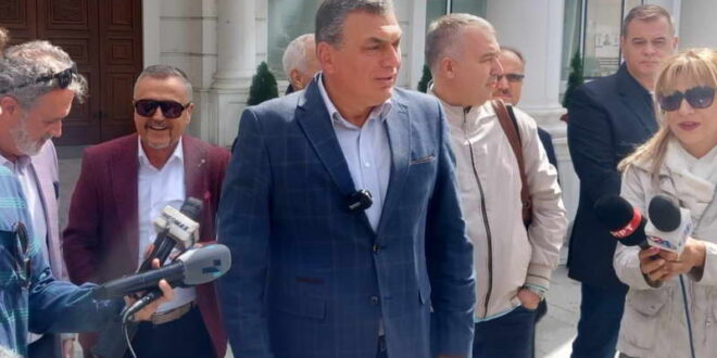 Членови на ВМРО-ДПМНЕ преку политичка фракција бараат оставка на Мицкоски