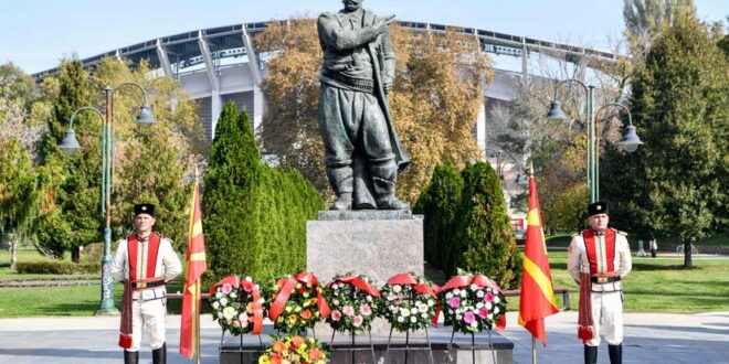 Владина делегација одаде почит пред споменикот на Гоце Делчев по повод 23 Октомври - Ден на македонската револуционерна борба