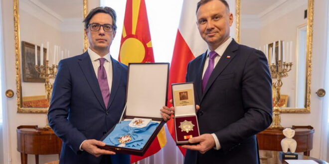 (ВИДЕО) Претседателот Пендаровски во Варшава одликуван со Орден на Белиот Орел, претседателот Дуда со Орден „8 Септември“