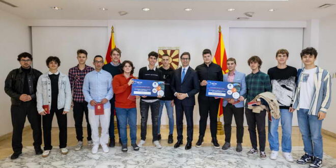 Претседателот Пендаровски ги прими победниците на „НАСА спејс апс челинџ 2022“ во Северна Македонија